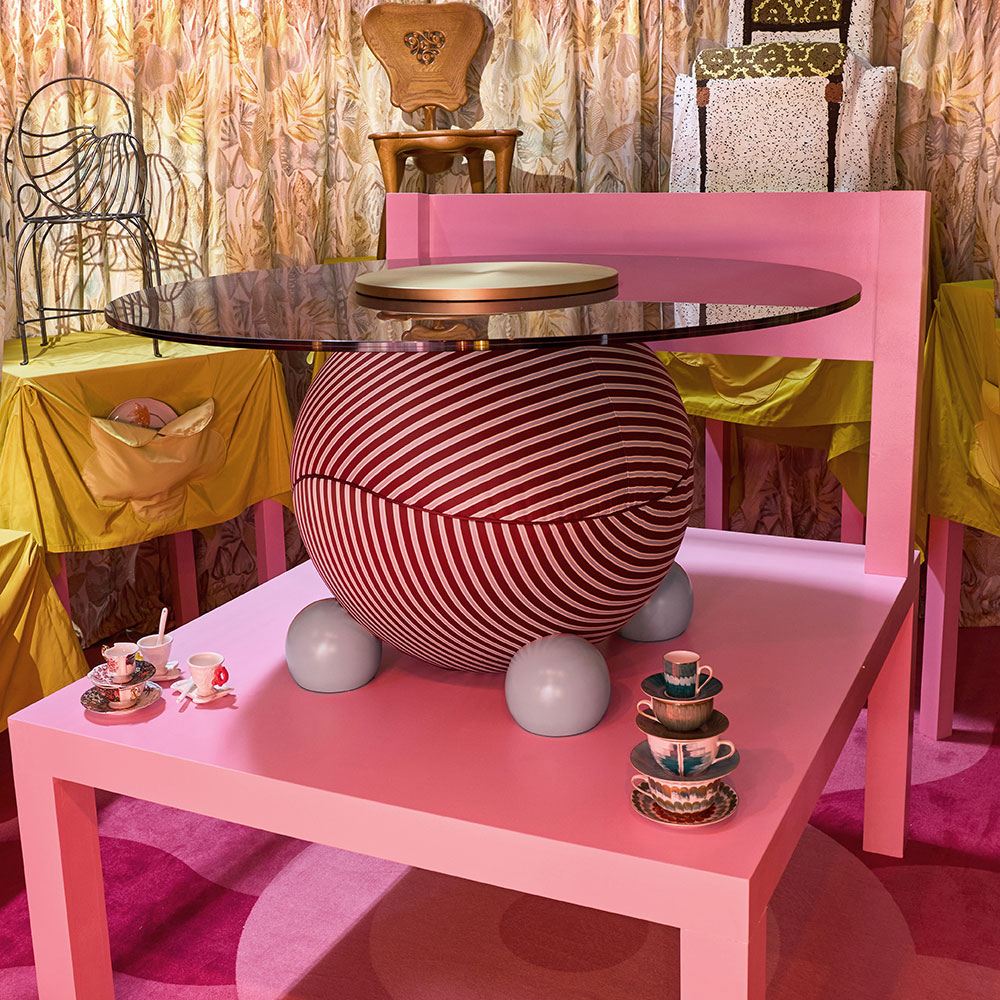 Circulus dining table close up at "What’s New" by Uchronia World, Maison&Objet.